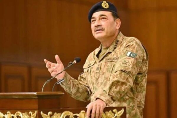 فیلڈ مارشل عاصم منیر علاقائی امن کوششوں کے لیے تہران پہنچ گئے