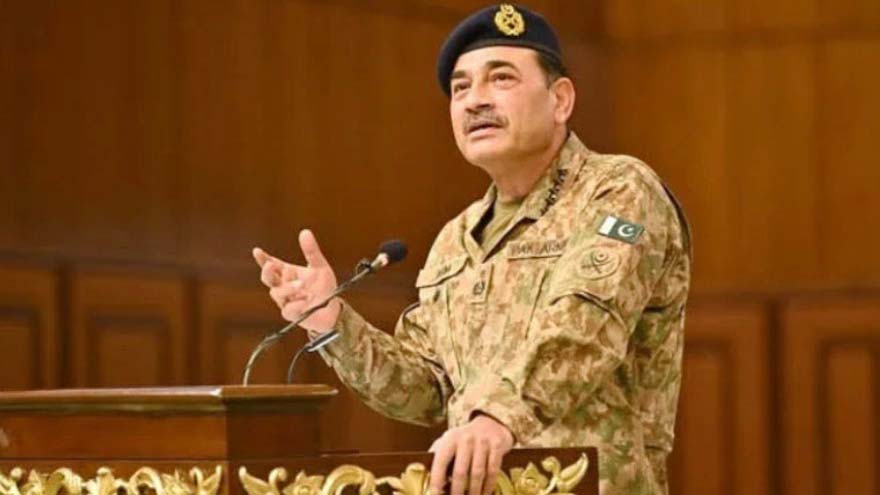 Pakistan Army Chief Visits Iran to Boost Regional Peace