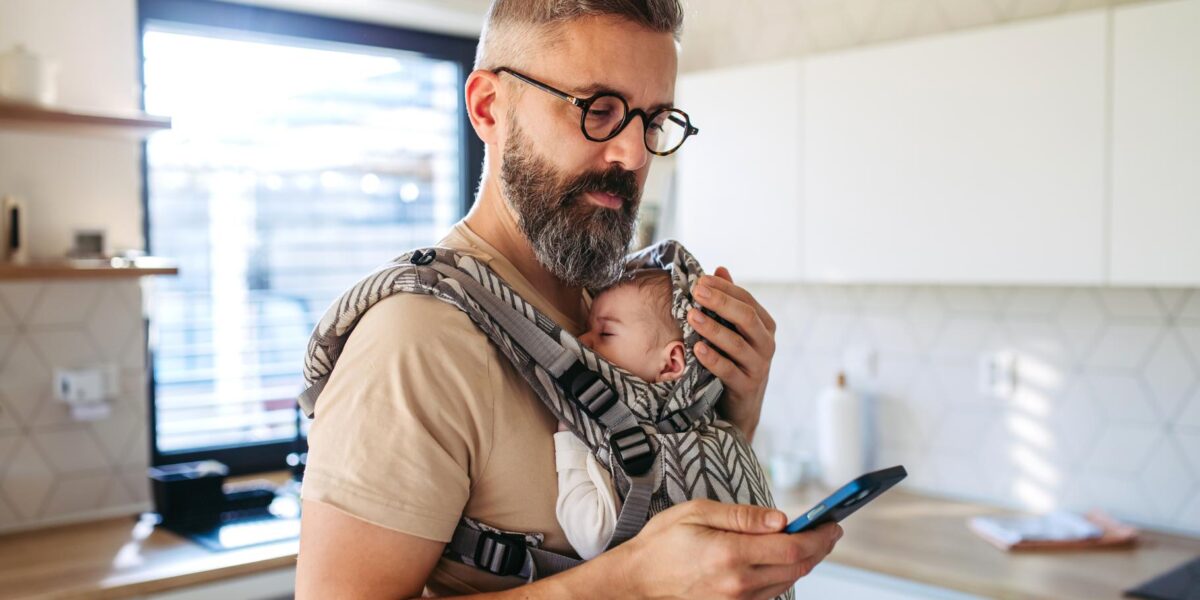 France's New Birth Leave: Payment Delays Spark Anger