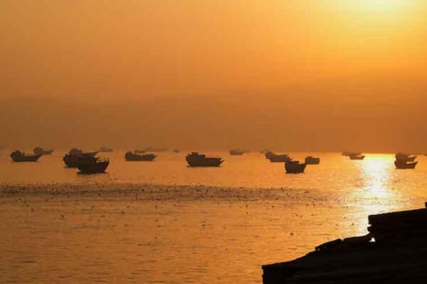 آبنائے ہرمز میں جہاز رانی کی رفتار اگست کی اوسط سے نیچے گر گئی
