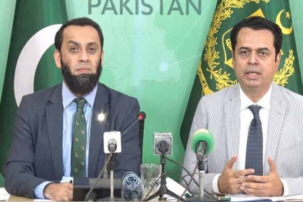 عمران خان کو آئین و قانون کے مطابق طبی سہولیات ملتی رہیں گی، عطا اللہ تارڑ