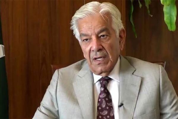 خواجہ آصف کا دعویٰ: بیرون ملک پی ٹی آئی حامی عمران خان کی صحت پر جھوٹ پھیلا کر افراتفری چاہتے ہیں