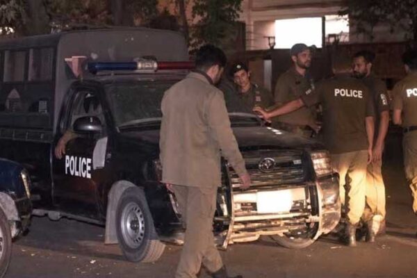 لاہور کے علاقے بادامی باغ میں فائرنگ سے دو پولیس اہلکار شہید