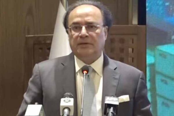 پاکستان کی معیشت امداد سے تجارت اور سرمایہ کاری کی جانب منتقل، وزیر خزانہ کا اعلان