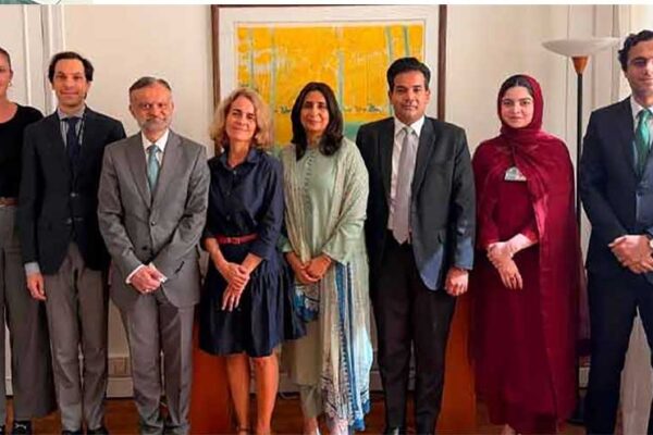 پاکستان اور فرانس کے درمیان پیرس میں اعلیٰ سطحی مشاورت، سیکیورٹی اور انسداد دہشت گردی پر تعاون بڑھانے پر اتفاق