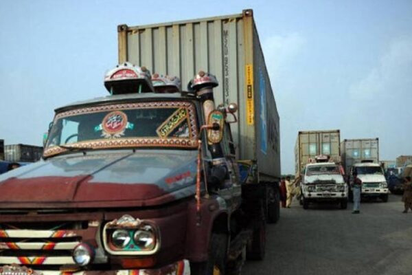 پاکستان بھر میں گڈز ٹرانسپورٹ کی ہڑتال شروع، سامان کی ترسیل معطل