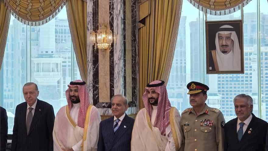 Pakistan Joins Trilateral Defense Talks in Istanbul