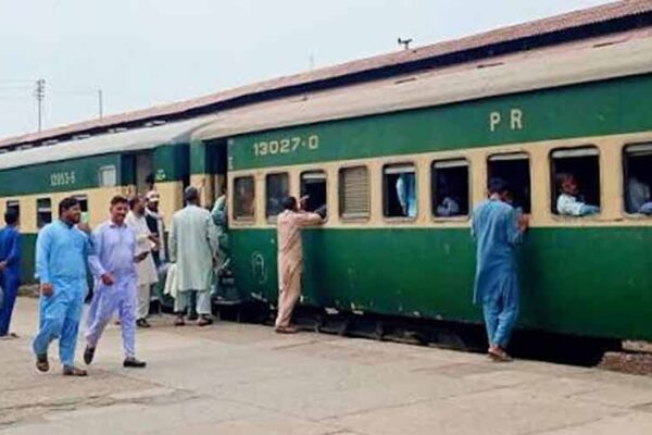پاکستان ریلوے نے بابو اور سینڈل ایکسپریس ٹرینوں کی بحالی کا اعلان کر دیا