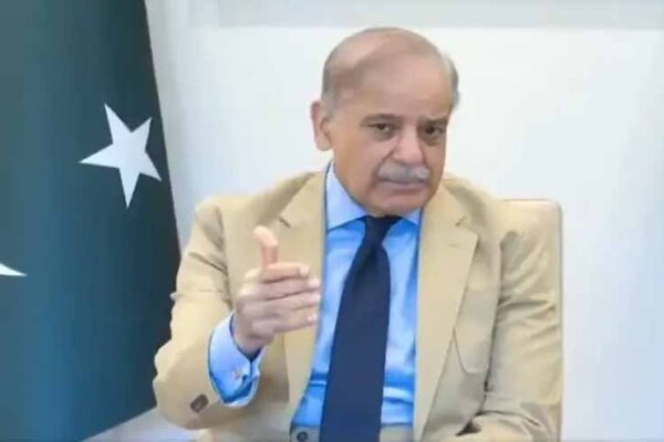 وزیرِ اعظم شہباز شریف کی پیٹرولیم وزیر کو ہدایت: ڈیزل کی قیمتوں میں کمی کے لیے ریفائنریز سے مذاکرات کریں