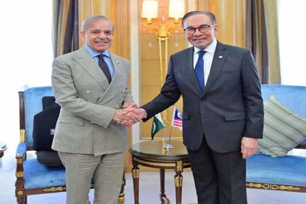وزیراعظم شہباز شریف کی ملائیشین ہم منصب انور ابراہیم کی جلد صحتیابی کے لیے دعا