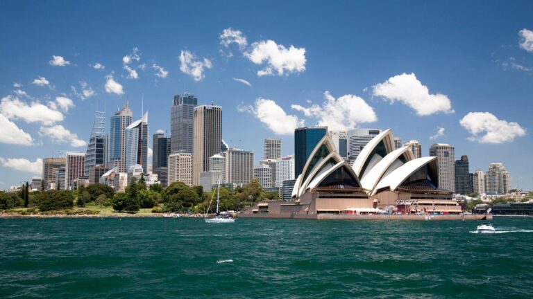 Australia to Detain Tourists Who Overstay Visas