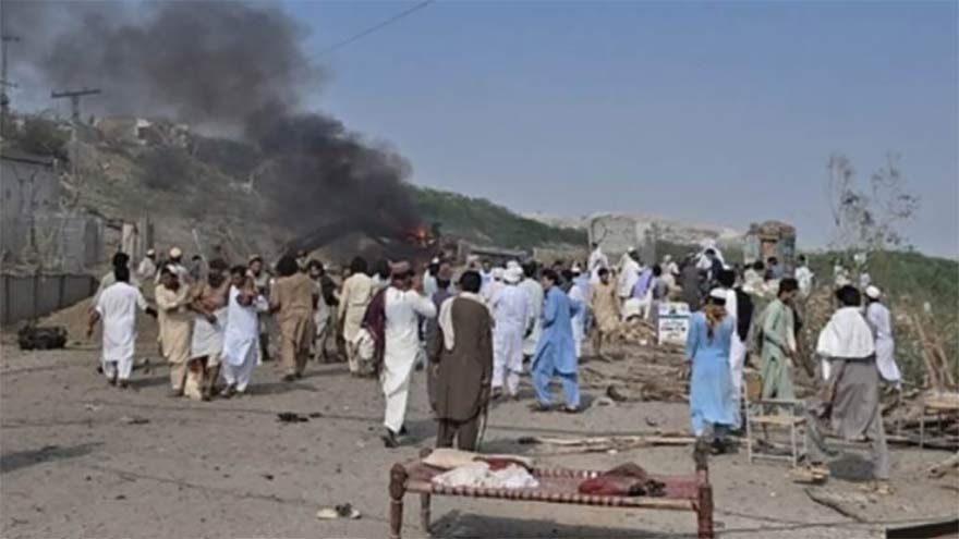 Suicide Car Bombing at DI Khan Checkpost Martyrs 13, Including Women and a Child