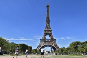 Eiffel Tower Reopens After Women-Exclusion Strike