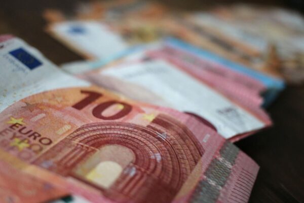 فرانس میں منی لانڈرنگ کا بڑا نیٹ ورک بے نقاب، 319 ملین یورو کی منی لانڈرنگ