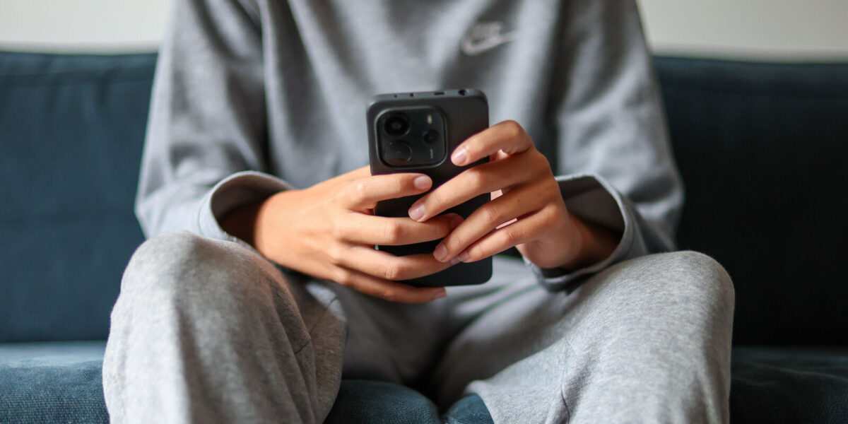 France Revises Under-15 Social Media Ban for EU
