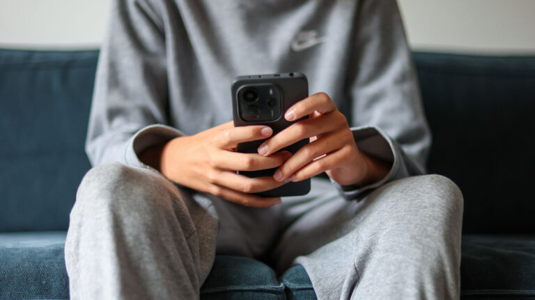 France Revises Under-15 Social Media Ban for EU