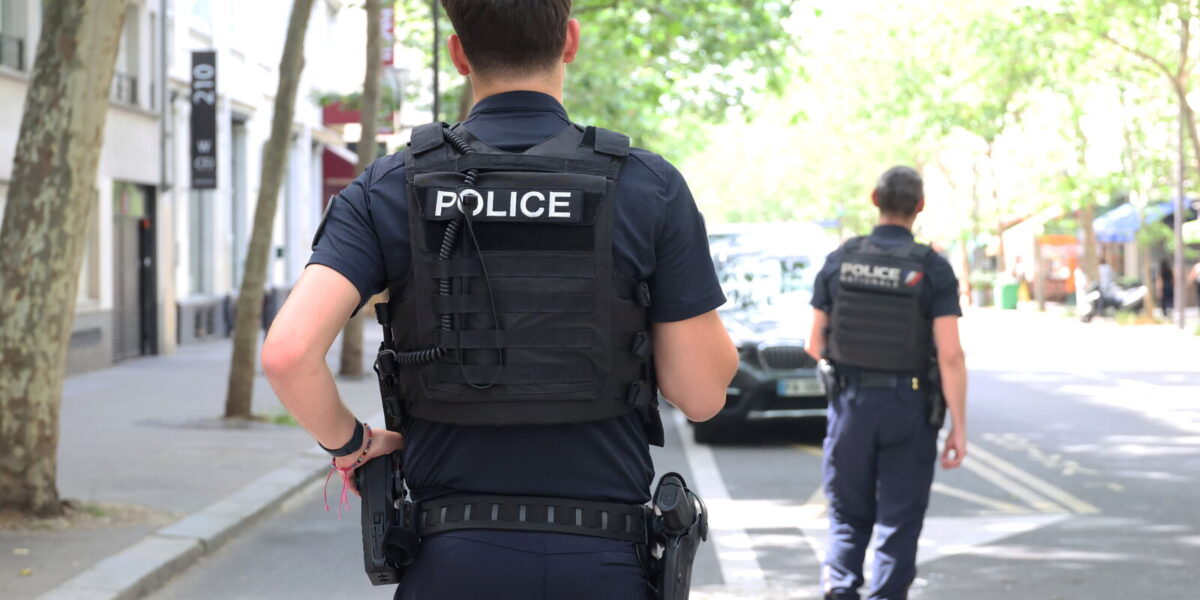 Police Save Suicidal Father Before Raid Arrives