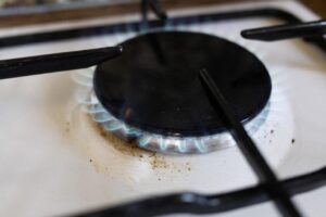 France Braces for Record Energy Bills as Gas Prices Climb and Global Supply Tightens