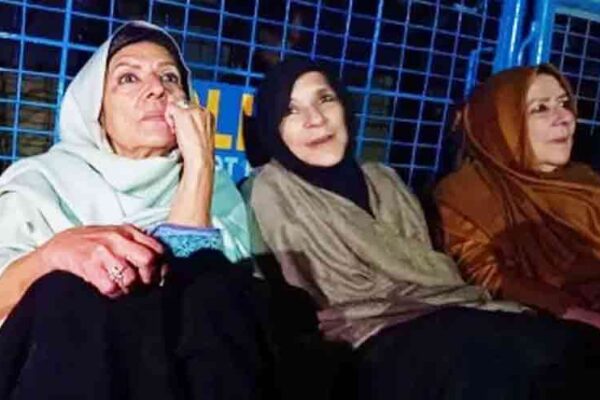 عمران خان کی بہنوں عظمیٰ اور نرین کی ایم پی او کے تحت 30 روزہ حراست، لاہور میں سیاسی گرما گرمی بڑھ گئی