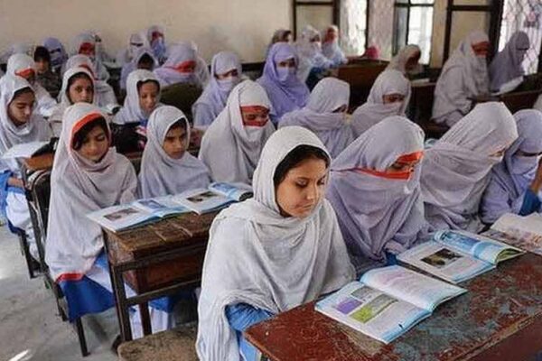 اسلام آباد میں احتجاج کے پیش نظر اسکول بند، ریڈ زون سیل، سڑکوں پر خندقیں کھودنے کا فیصلہ