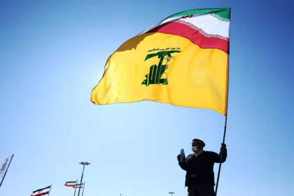 لبنان کی عدالت کا جنوبی گاؤں میں ایرانی پرچم ہٹانے کا حکم