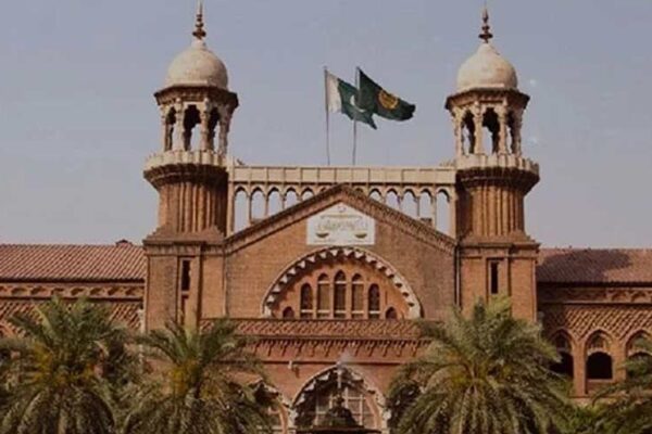 لاہور ہائی کورٹ کا افغان طلبہ کو میڈیکل کالجز سے نکالنے پر پابندی کا حکم
