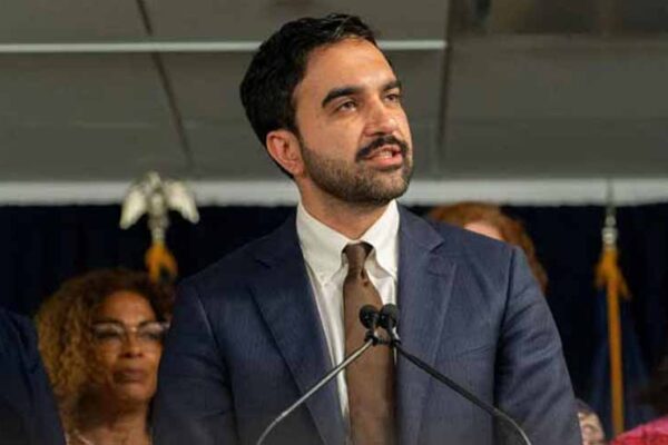 نیویارک سٹی نے ابتدائی اور مڈل اسکولوں میں مصنوعی ذہانت پر ایک سال کی پابندی عائد کر دی
