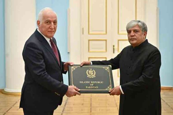 پاکستان اور آرمینیا کے تعلقات میں نیا باب: شفقت علی خان نے پہلے سفیر کی حیثیت سے اعتماد نامہ پیش کر دیا