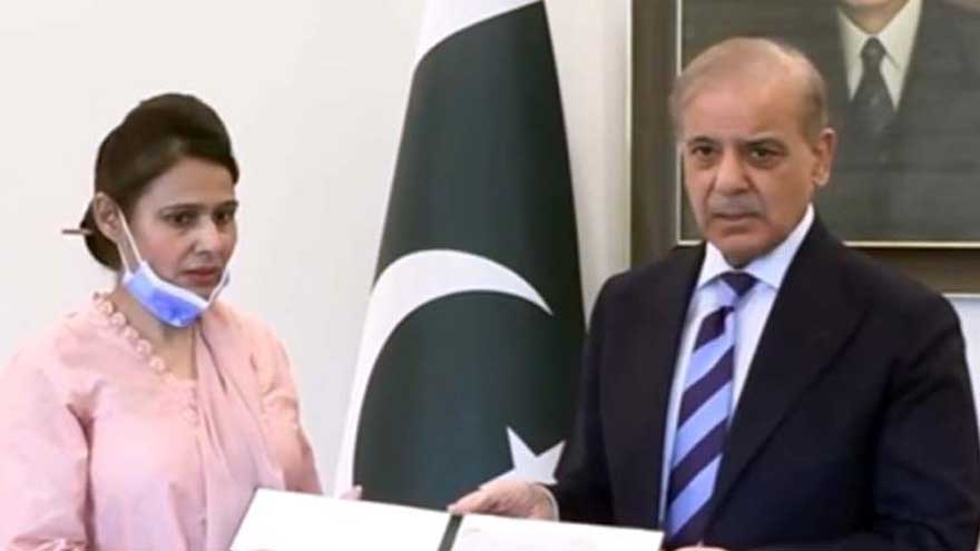 Pakistan PM Honors Nurse Who Saved Newborn from Fire