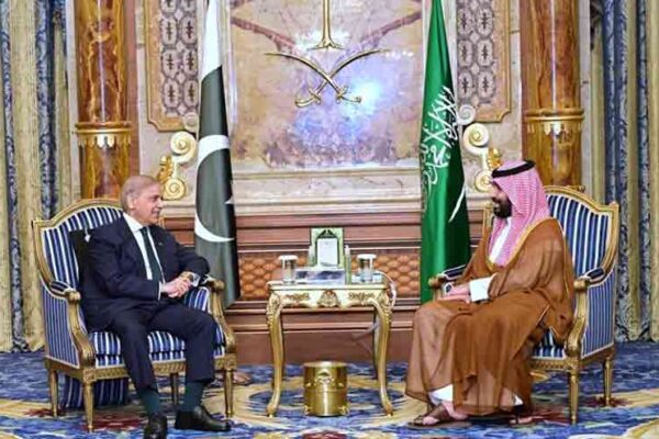 شہباز شریف کا سعودی عرب پر حوثی حملوں کی شدید مذمت، پاکستان کے غیرمتزلزل عزم کا اعادہ