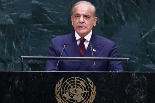 وزیراعظم شہباز شریف برطانیہ اور امریکہ کے دو ہفتے طویل دورے کے بعد آج وطن واپس پہنچیں گے