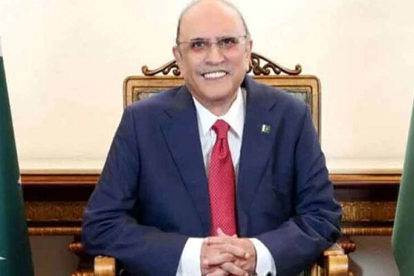 صدر آصف علی زرداری نجی دورے کے بعد وطن واپس پہنچ گئے