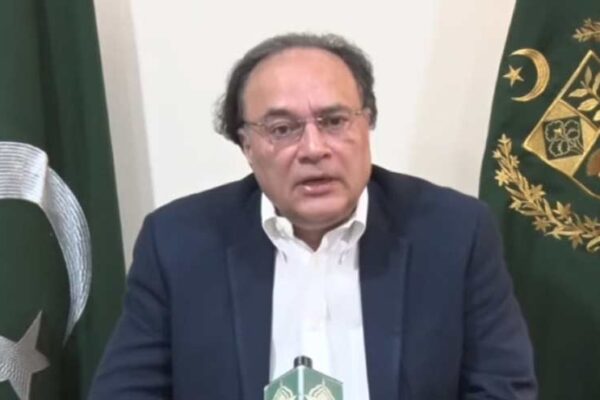 احتجاج اور دھرنے روزانہ 120 ارب روپے کا نقصان، معاشی استحکام سے ترقی کی طرف گامزن: اورنگزیب