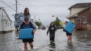 Rare Off-Season Nor'easter Pounds US Northeast, Killing One and Cutting Power to Thousands