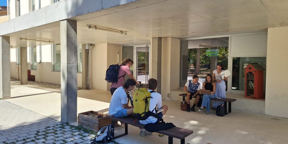 Small Towns, Big Savings: Students Choose Foix Over France's Major Cities