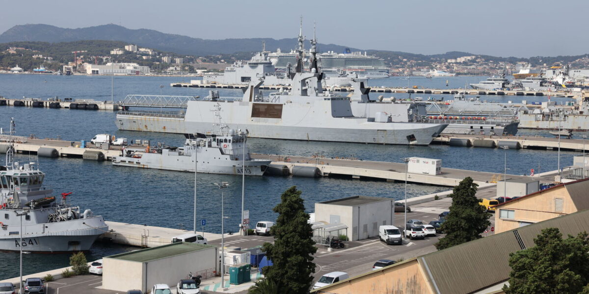 French Navy Tests Surveillance Blimp Over Toulon Base