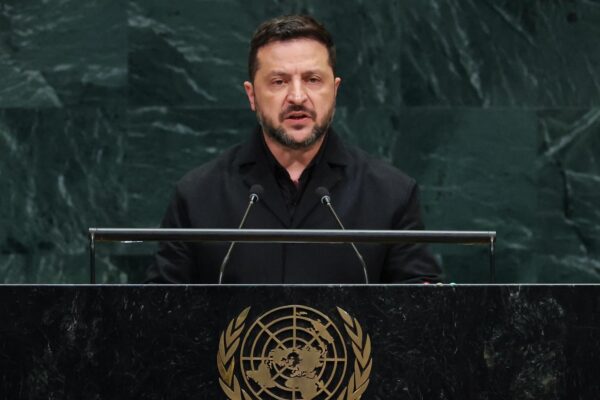 زیلنسکی کا فرانس پر سخت تنقید: روسی اولیگارک پر پابندیاں اٹھانے کا فیصلہ مسترد