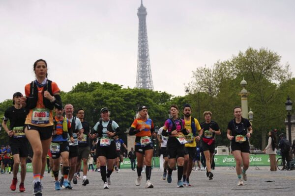 20 KM de Paris: روشنیوں کے شہر میں 35,000 رنرز کی دوڑ، 48ویں ایڈیشن کی تیاریاں مکمل