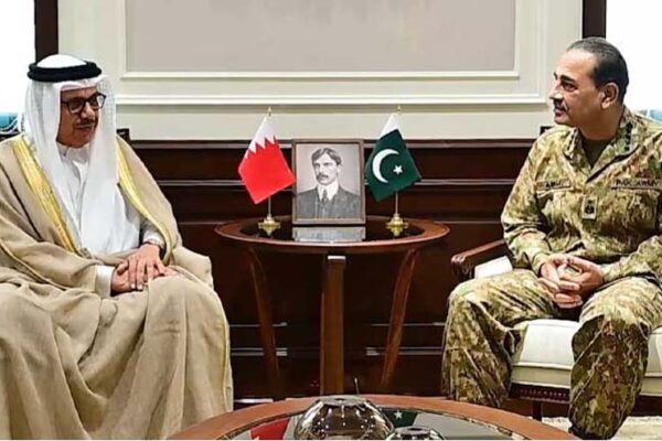 بحرین کے وزیر خارجہ کی جی ایچ کیو آمد، فیلڈ مارشل عاصم منیر سے دفاعی تعاون پر گفتگو