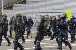 Belfort Police Car Incident During Lycée Protests Triggers Investigation