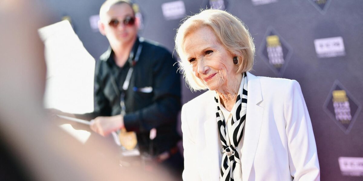 Eva Marie Saint, Oscar-Winning Star of Hollywood's Golden Age, Dies at 102