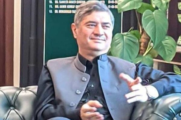 ہنگامی صورتحال کے بعد ڈاکٹر فخر عالم خیبرپختونخوا کے چیف سیکرٹری مقرر