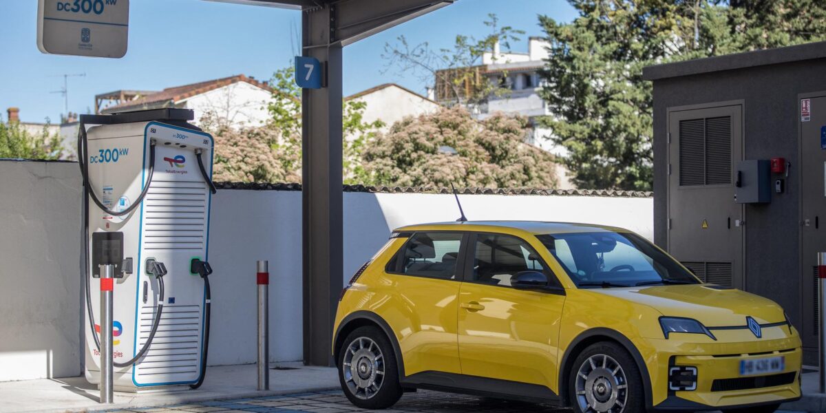 France's Electric Revolution: EVs Now Capture 30% of New Car Market