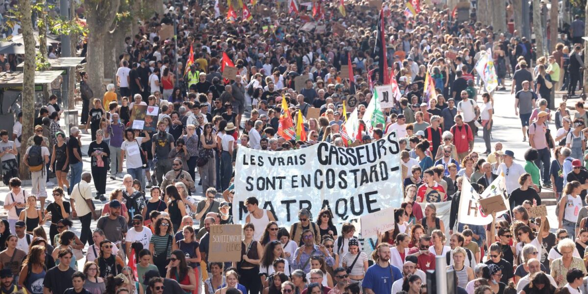 French Students and Parents March Against Crumbling Schools and Teacher Shortages