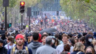 France on Edge: Yellow Vests, Students and Workers Set for October 17 Showdown