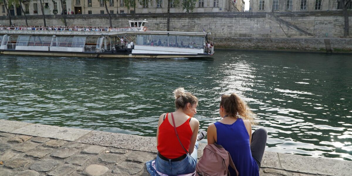 France Basks in Summer-Like Warmth Before Dramatic Polar Chill Hits