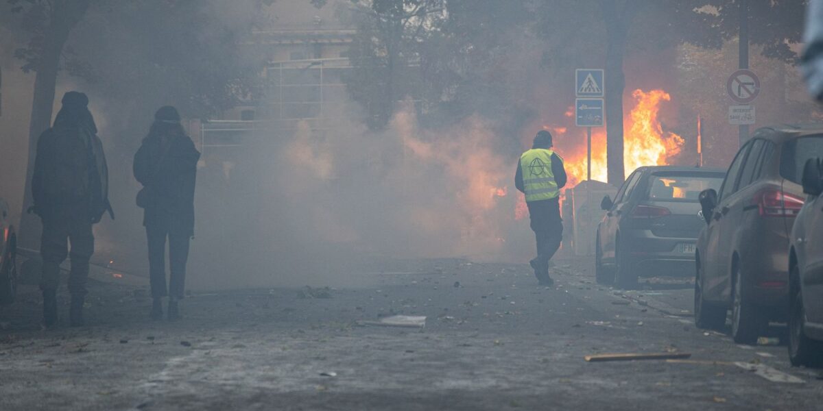 Undercover Officers or Agent Provocateurs? Unpacking the 'Police Rioter' Claims in France