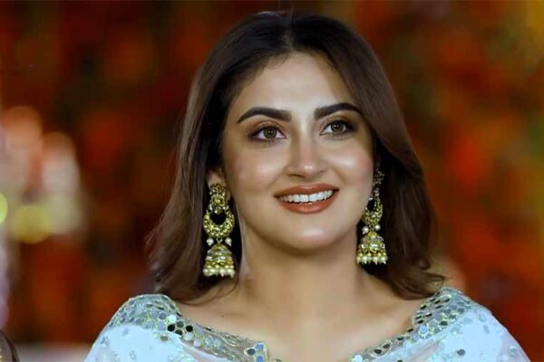 ہبا بخاری کا مداحوں کو پیغام: ایک دوسرے کا احترام کریں