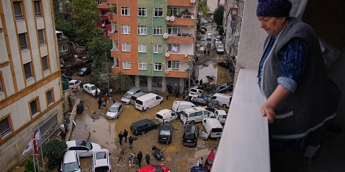 Deadly Floods Strike Istanbul as Record Rainfall Turns Streets into Rivers