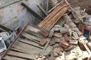 Tragedy in Khanewal: Child Killed, Five Injured as Dilapidated Roof Collapses